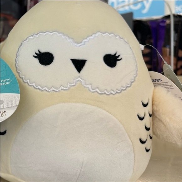 Squishmallows: Harry Potter - 8” Hedwig the Owl - Picture 6 of 7